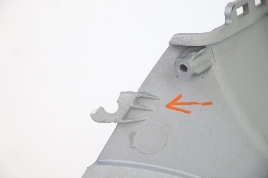 photo de LEFT UNDERSEAT COVER SYM FIDDLE 3 III 125 (2014 - 2020) - Fixing points details