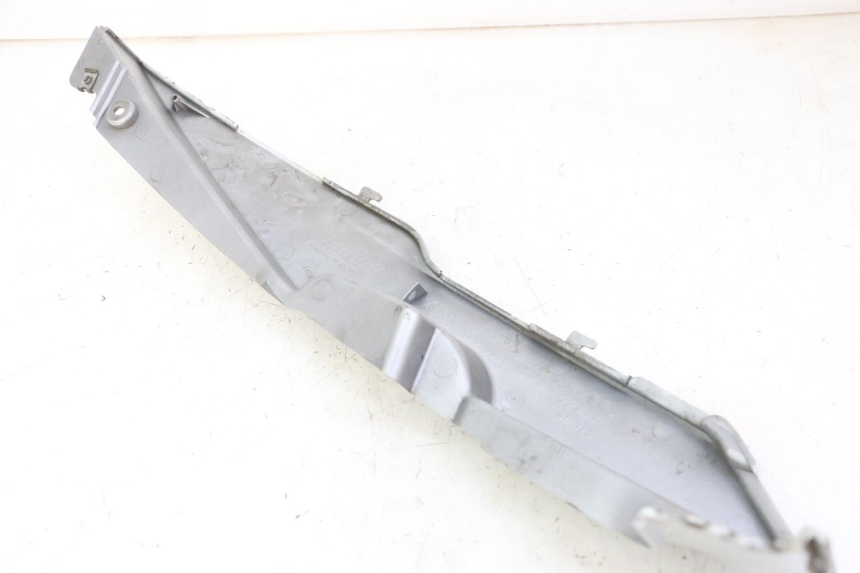 photo de LEFT UNDERSEAT PANEL DAELIM HISTORY 125 (2001 - 2002)