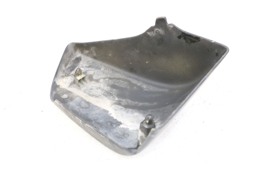 photo de LEFT UNDERSEAT PANEL HONDA VT C2 SHADOW 750 (1997 - 2001)