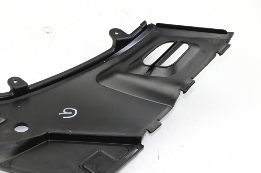 photo de LEFT UNDERSEAT PANEL KYMCO PEOPLE S 125 (2000 - 2008)