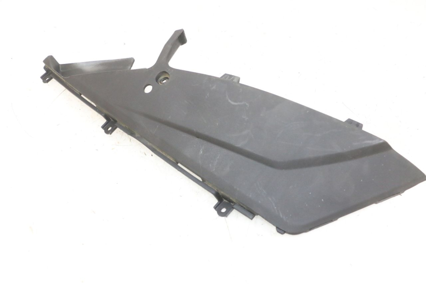 photo de LEFT UNDERSEAT PANEL DAELIM S1 125 (2007 - 2016) - Technical close-up