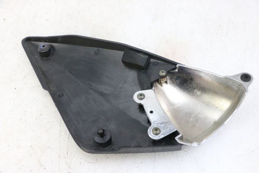 photo de LEFT UNDERSEAT COVER SUZUKI GSF S BANDIT 600 (2000 - 2004)