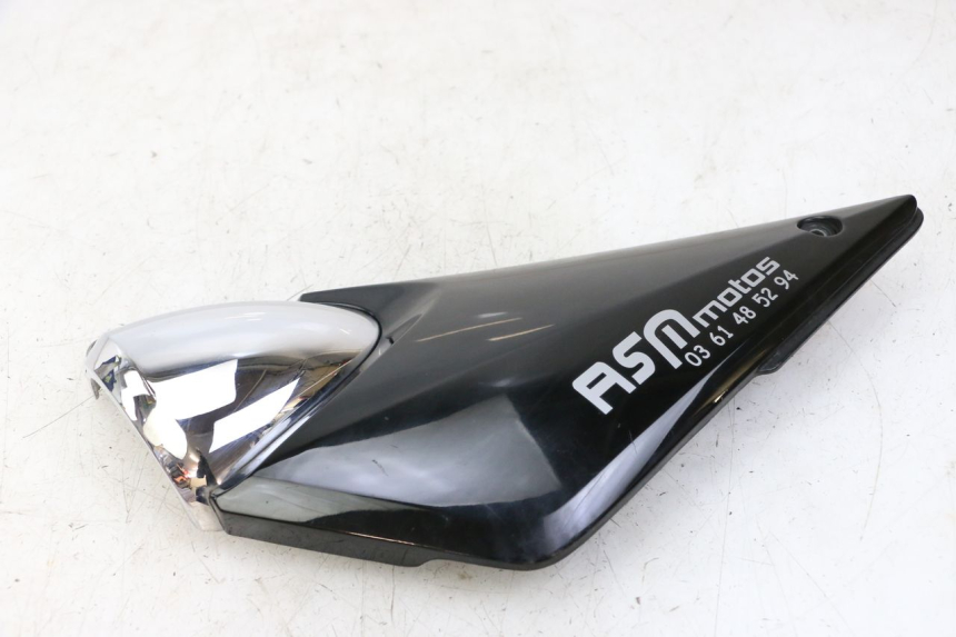photo de LEFT UNDERSEAT COVER SUZUKI GSF S BANDIT 600 (2000 - 2004)