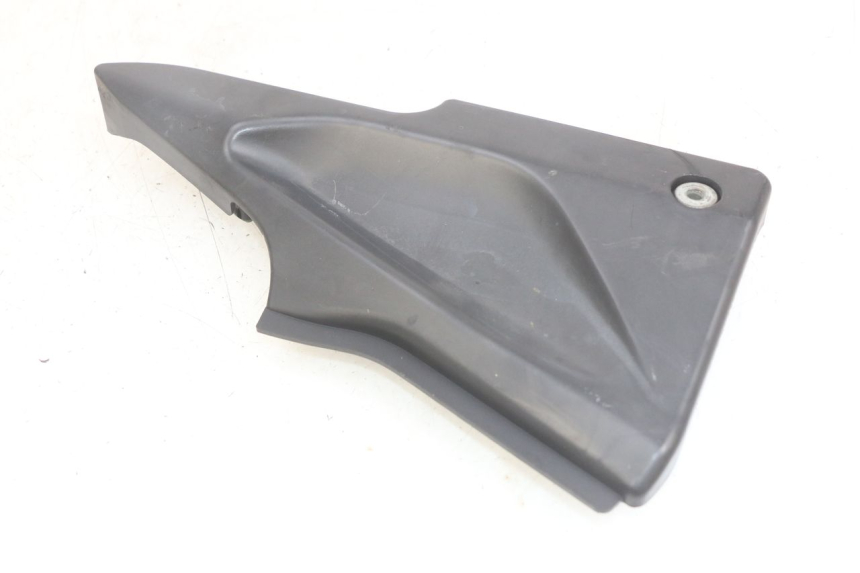 photo de LEFT UNDERSEAT COVER DAELIM VJ ROADWIN FI 125 (2008 - 2017)
