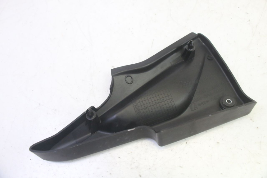 photo de LEFT UNDERSEAT COVER DAELIM VJ ROADWIN FI 125 (2008 - 2017) - Zoom on usage condition