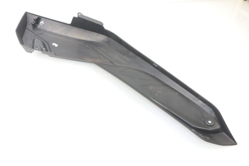 photo de LEFT UNDERSEAT PANEL YAMAHA XMAX X-MAX ABS 125 (2014 - 2016) - Technical close-up