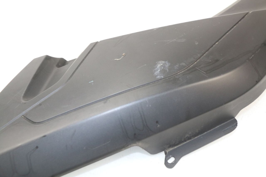 photo de LEFT UNDERSEAT PANEL YAMAHA XMAX X-MAX ABS 125 (2014 - 2016) - Fixing points details