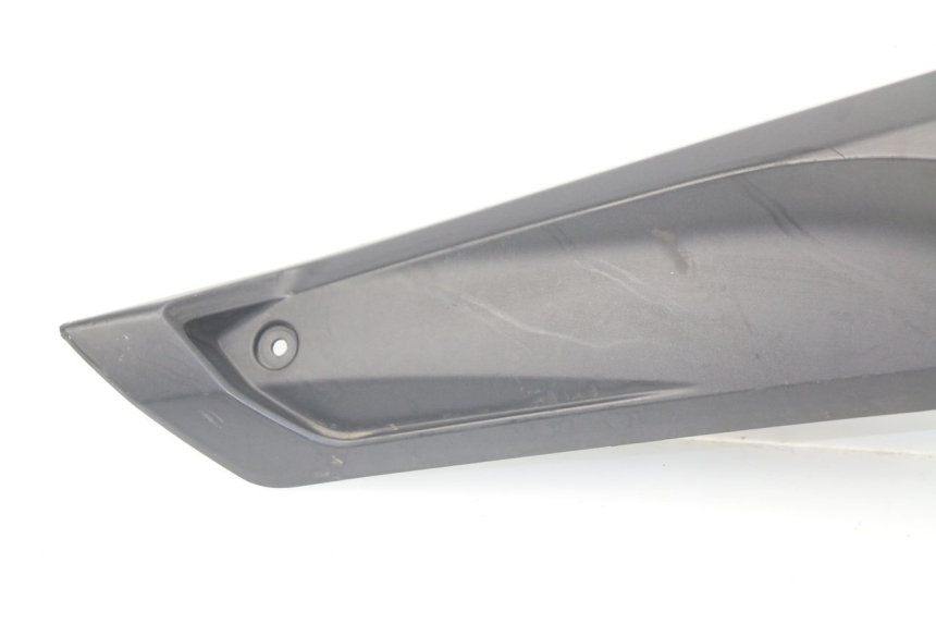 photo de LEFT UNDERSEAT PANEL YAMAHA XMAX X-MAX ABS 125 (2014 - 2016) - Surface and material condition