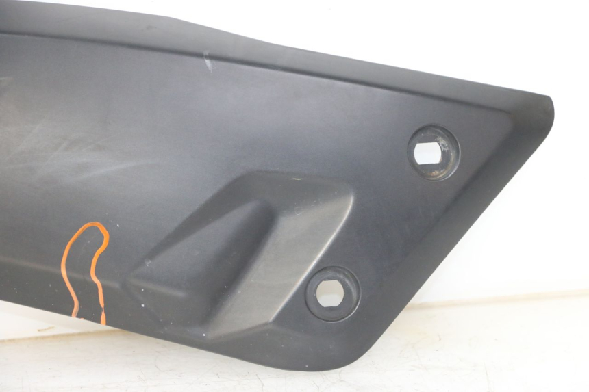 photo de LEFT UNDERSEAT PANEL YAMAHA X-MAX XMAX ABS 250 (2010 - 2014)