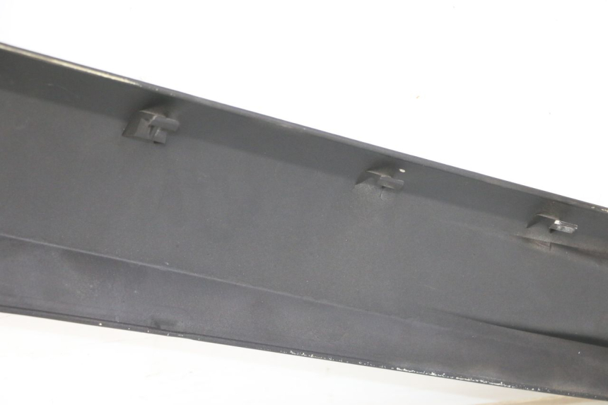 photo de LEFT UNDERSEAT PANEL YAMAHA X-MAX XMAX ABS 250 (2010 - 2014)