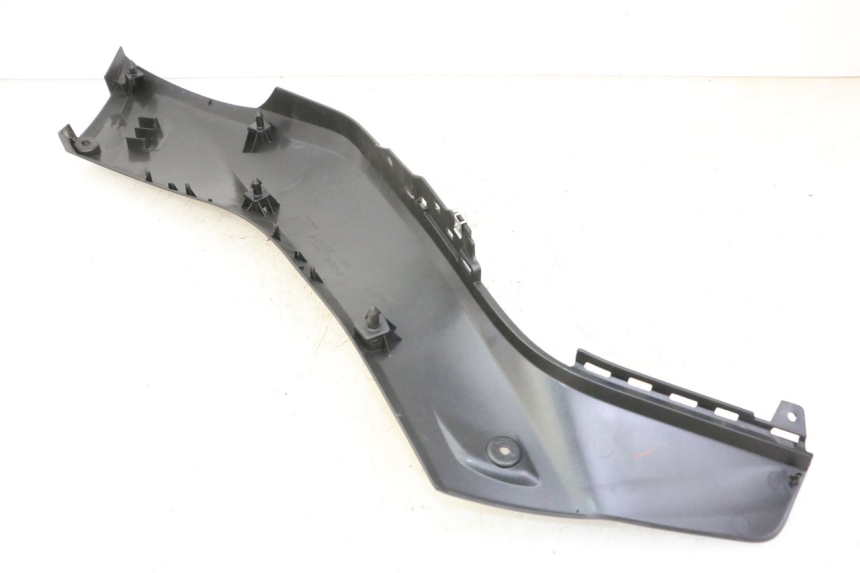 photo de LEFT UNDERSEAT PANEL YAMAHA XMAX X-MAX 125 (2021 - 2025)