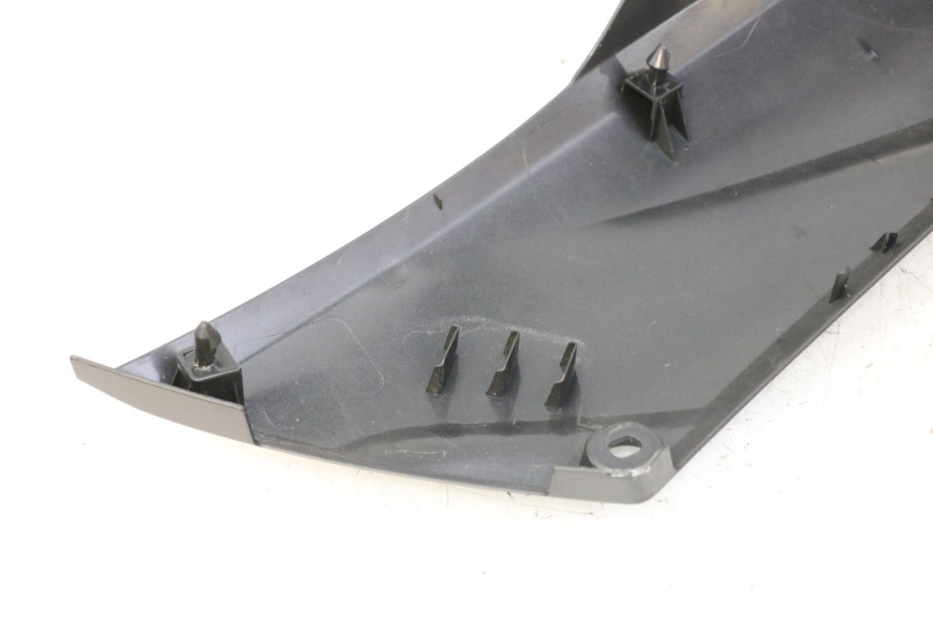 photo de LEFT UNDERSEAT PANEL YAMAHA XMAX X-MAX 125 (2021 - 2025)
