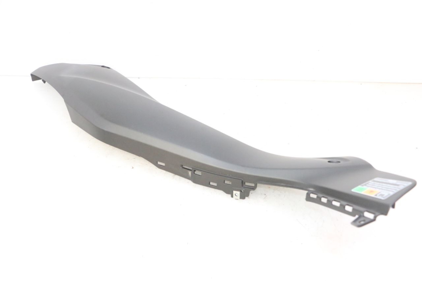 photo de LEFT UNDERSEAT PANEL YAMAHA XMAX X-MAX 125 (2021 - 2025)