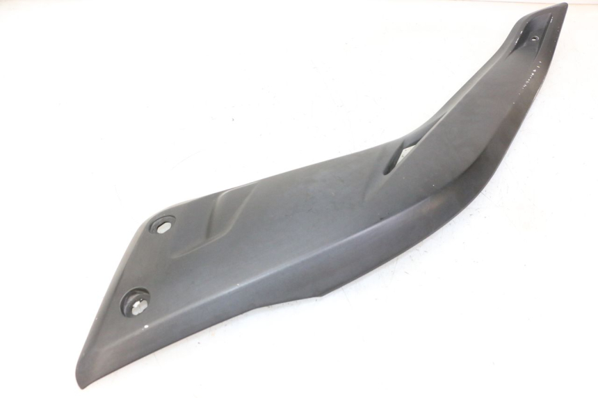 photo de LEFT UNDERSEAT COVER YAMAHA X-MAX XMAX 125 (2010 - 2014)