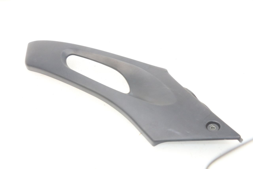 photo de LEFT UNDERSEAT COVER SUZUKI XF FREEWIND 650 (1997 - 2003)