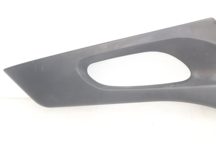 photo de LEFT UNDERSEAT COVER SUZUKI XF FREEWIND 650 (1997 - 2003)