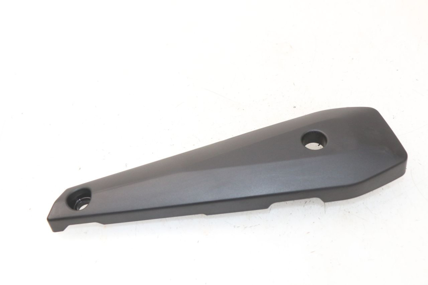 photo de LEFT UNDERSEAT PANEL YAMAHA FZ8 800 (2010 - 2016)