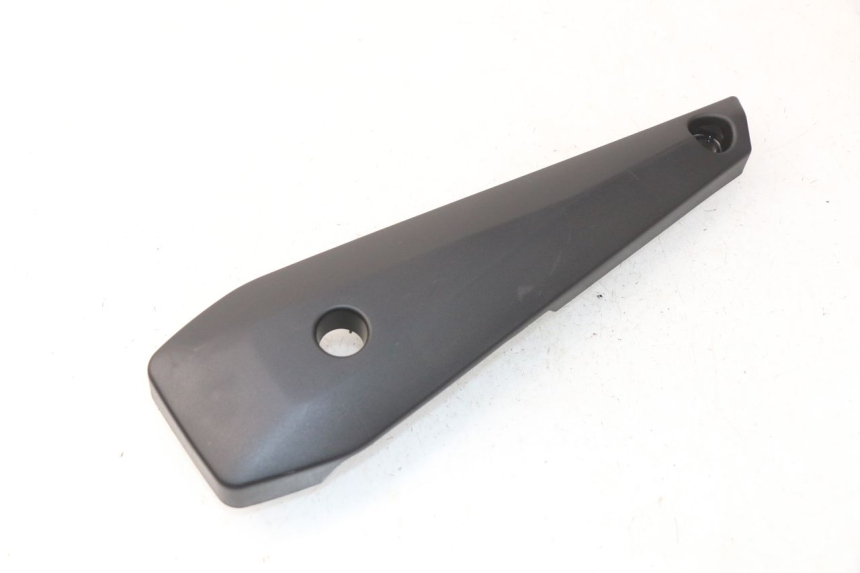 photo de LEFT UNDERSEAT PANEL YAMAHA FZ8 800 (2010 - 2016)