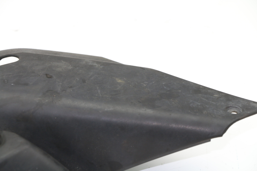 photo de LEFT UNDERSEAT PANEL YAMAHA XMAX X-MAX 125 (2006 - 2009)