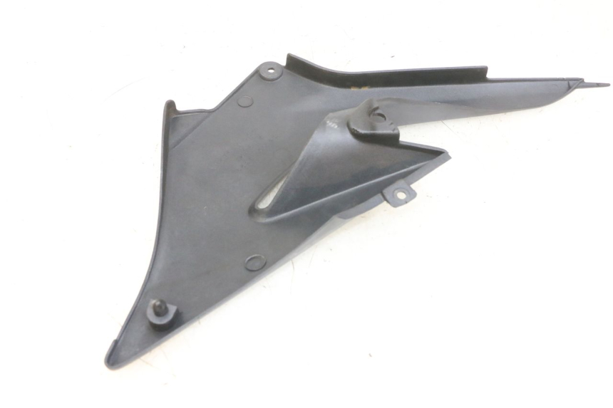 photo de LEFT UNDERSEAT PANEL KAWASAKI ZR 7 750 (1999 - 2001) - Technical close-up