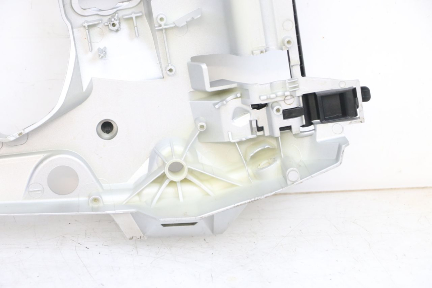 photo de UNDERSEAT PANEL BMW R GS 1250 (2021 - 2024) - Focus on structure