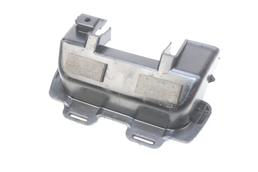 photo de UNDERSEAT COVER SUZUKI SV N 650 (1999 - 2002)