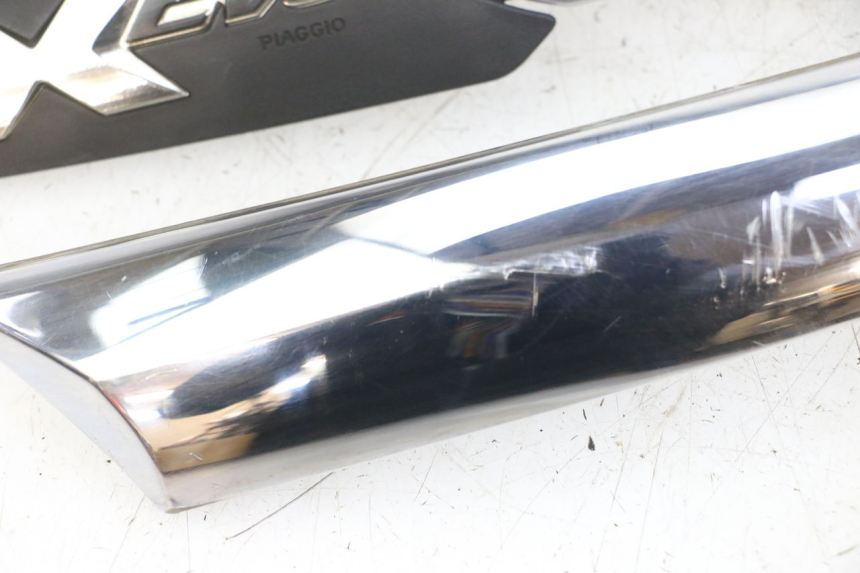photo de UNDERSEAT PANEL PIAGGIO XEVO - X EVO 125 (2007 - 2016) - Surface and material condition