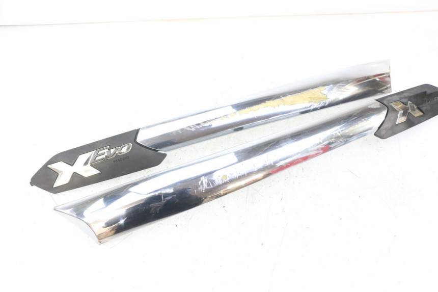 photo de UNDERSEAT PANEL PIAGGIO XEVO - X EVO 125 (2007 - 2016) - Markings and original references