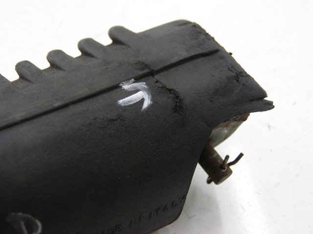 photo de REAR RIGHT FOOTREST APRILIA LEONARDO ST 250 (2002 - 2005) - Zoom on usage condition