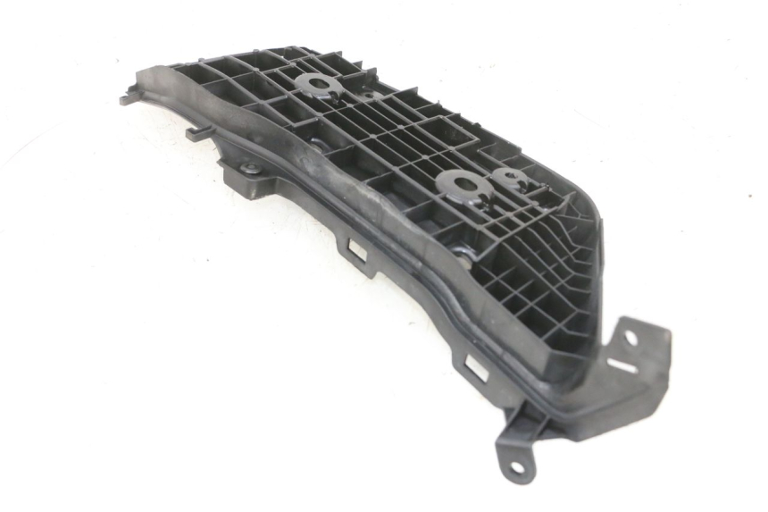 photo de REAR RIGHT FOOTREST SUZUKI BURGMAN 650 (2013 - 2020)