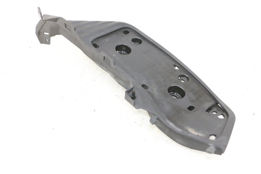 photo de REAR RIGHT FOOTREST SUZUKI BURGMAN 650 (2013 - 2020)