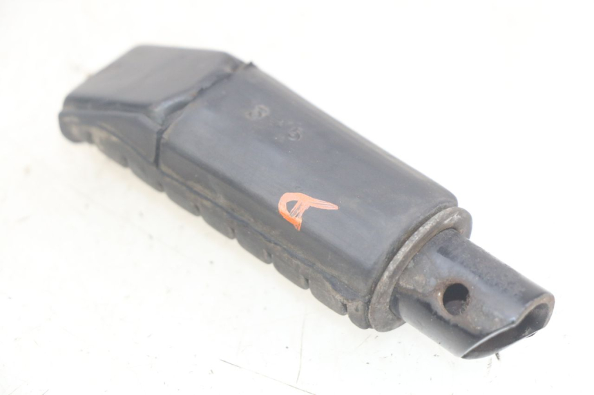photo de RIGHT REAR FOOTREST HONDA CBR F SC25 1000 (1989 - 1992)
