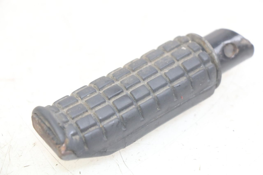 photo de RIGHT REAR FOOTREST HONDA CBR F SC25 1000 (1989 - 1992)