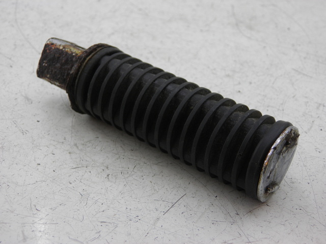 photo de RIGHT REAR FOOTREST HONDA VT C SHADOW 125 (1999 - 2007)