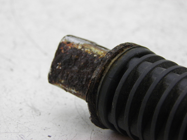 photo de RIGHT REAR FOOTREST HONDA VT C SHADOW 125 (1999 - 2007)