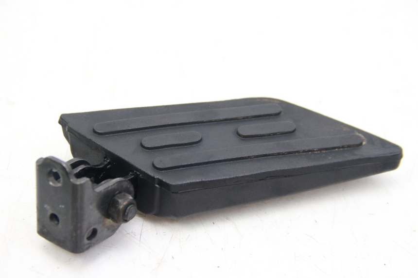 photo de REAR RIGHT FOOTREST PEUGEOT KISBEE 2T 50 (2018 - 2022)