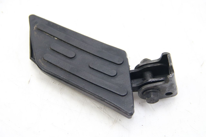 photo de REAR RIGHT FOOTREST PEUGEOT KISBEE 2T 50 (2018 - 2022)