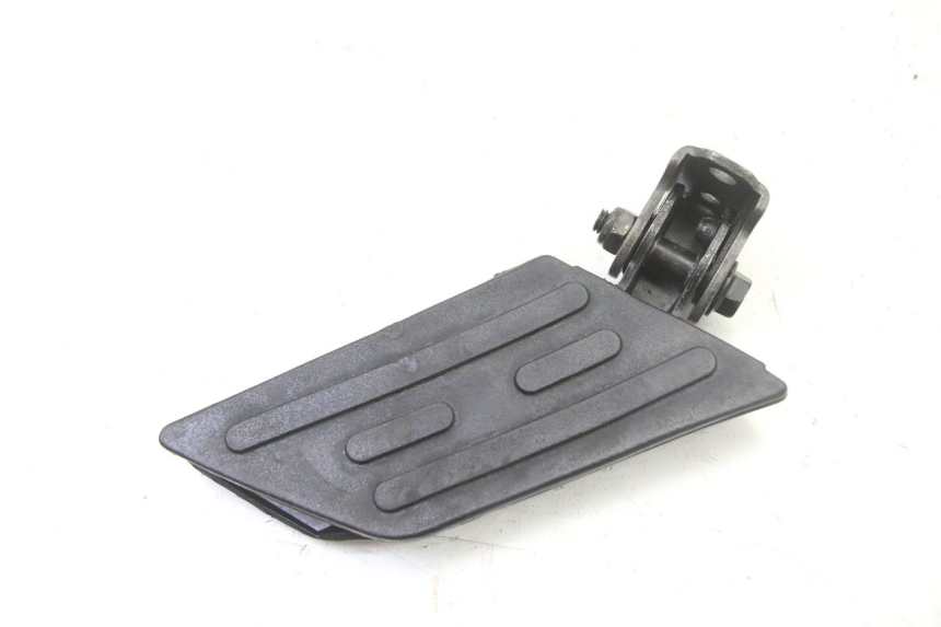 photo de REAR RIGHT FOOTREST PEUGEOT KISBEE 2T 50 (2018 - 2022)