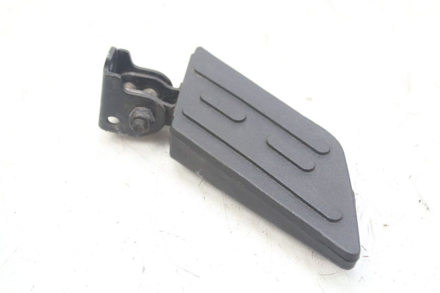 photo de RIGHT REAR FOOTREST PEUGEOT KISBEE 4T 50 (2010 - 2017)