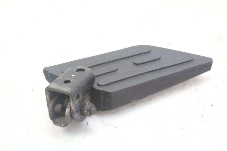 photo de RIGHT REAR FOOTREST PEUGEOT KISBEE 4T 50 (2010 - 2017)