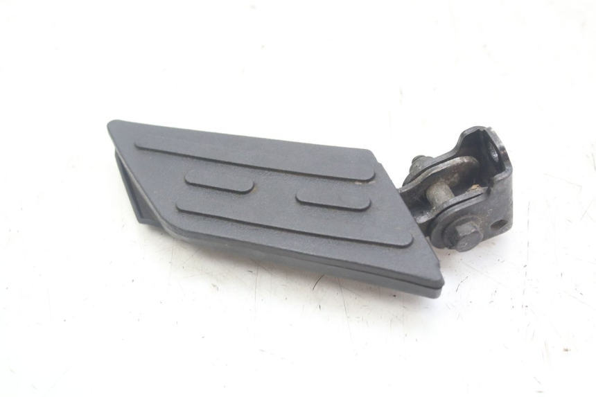 photo de RIGHT REAR FOOTREST PEUGEOT KISBEE 4T 50 (2010 - 2017)