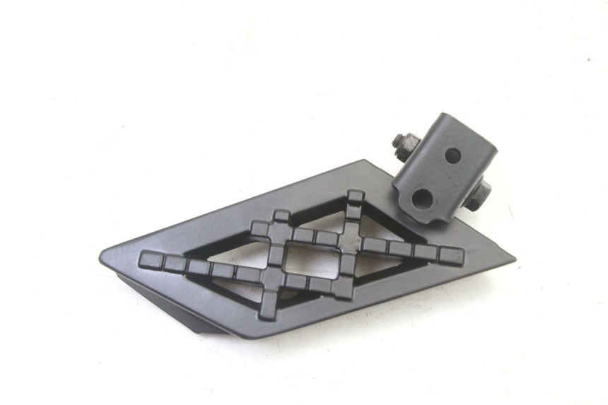 photo de REAR RIGHT FOOTREST PEUGEOT KISBEE 4T 50 (2018 - 2022)