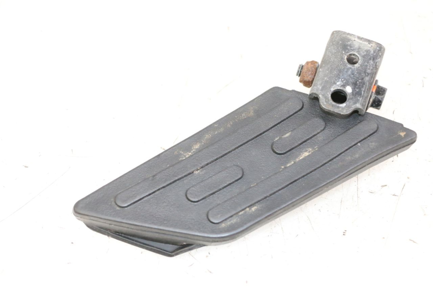 photo de REAR RIGHT FOOTREST PEUGEOT KISBEE 4T 50 (2018 - 2022)