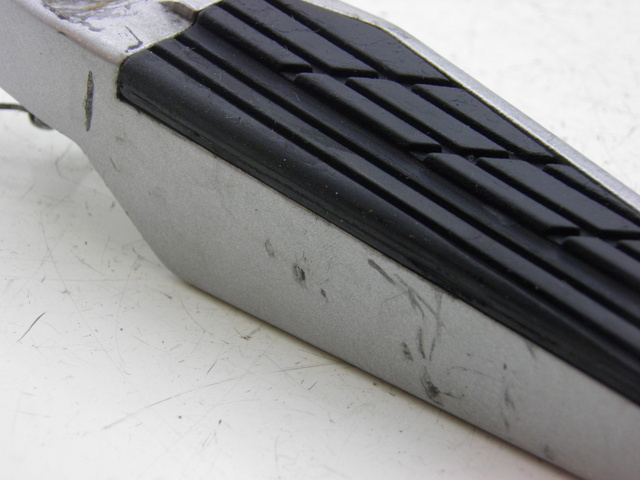 photo de REAR RIGHT FOOTREST KYMCO XCITING RI ABS 500 (2010) - Product overview