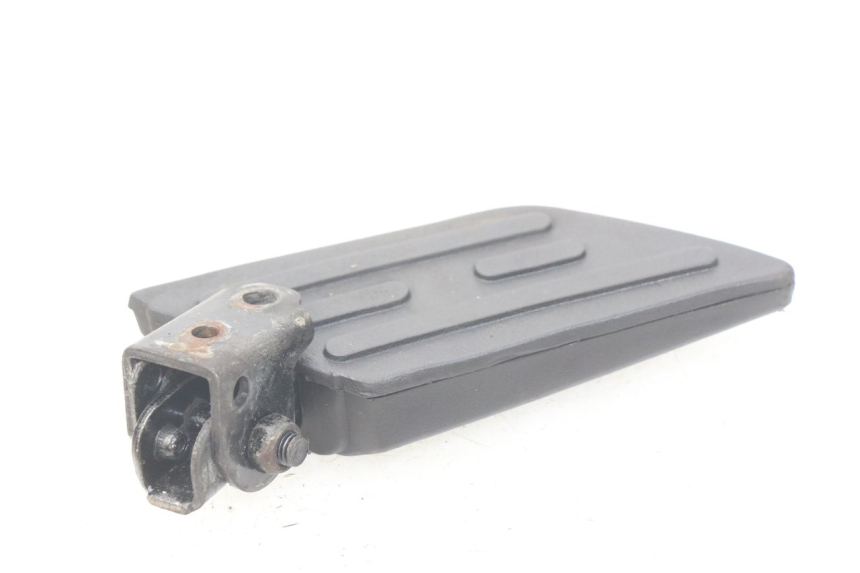 photo de REAR RIGHT FOOTREST PEUGEOT KISBEE 4T 50 (2018 - 2022)