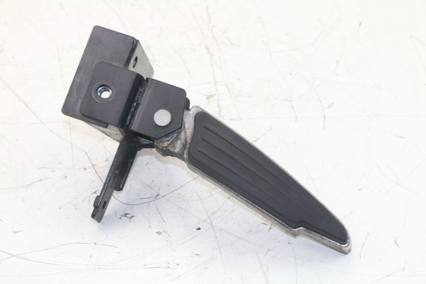 photo de REAR RIGHT FOOTREST PEUGEOT SATELIS 125 (2013 - 2018)
