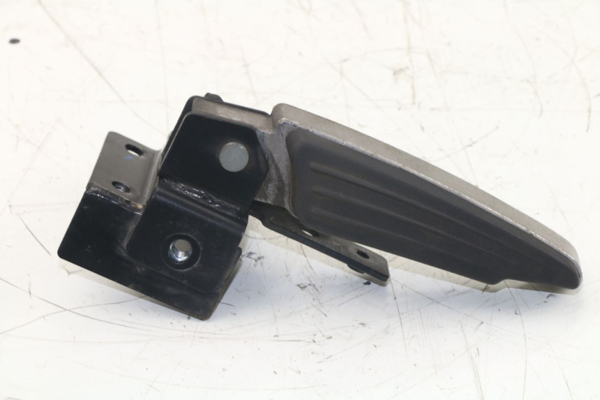 photo de REAR RIGHT FOOTREST PEUGEOT SATELIS 125 (2013 - 2018)
