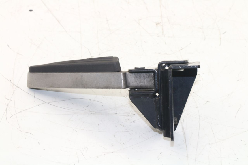 photo de REAR RIGHT FOOTREST PEUGEOT SATELIS 125 (2013 - 2018)