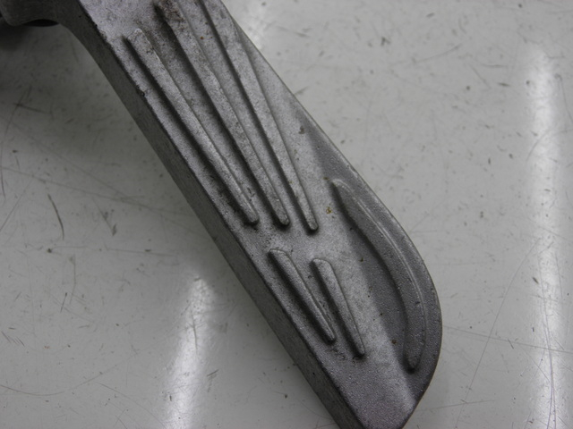 photo de REAR RIGHT FOOTREST PEUGEOT TWEET 125 (2010 - 2017) - Product overview