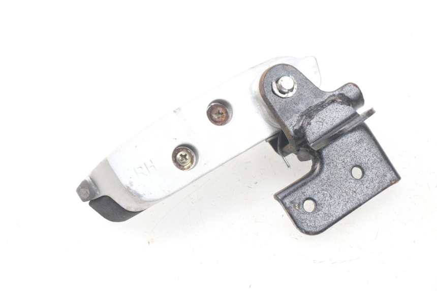 photo de REAR RIGHT FOOTREST DAELIM S3 125 (2010 - 2017)